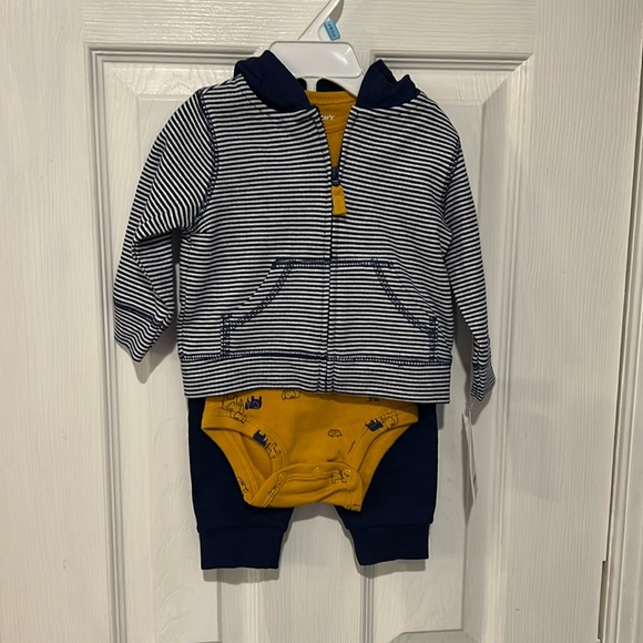 Carters boy three piece outfit - Picture 1 of 4